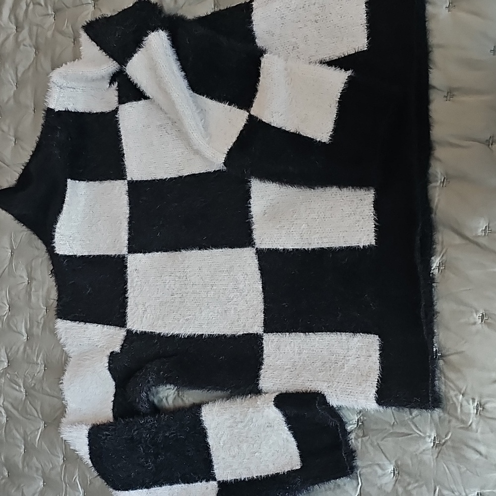 DISTURBIA / Black & White Sweater / M-L